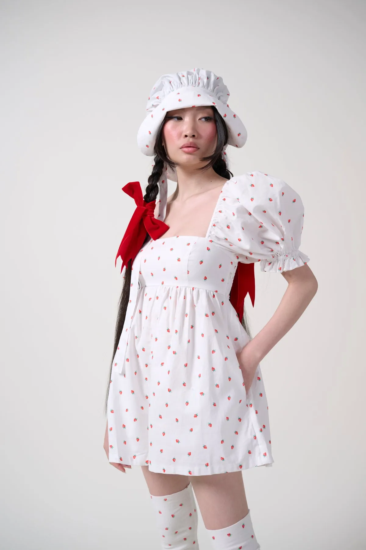 La Fraise Blossom Bonnet