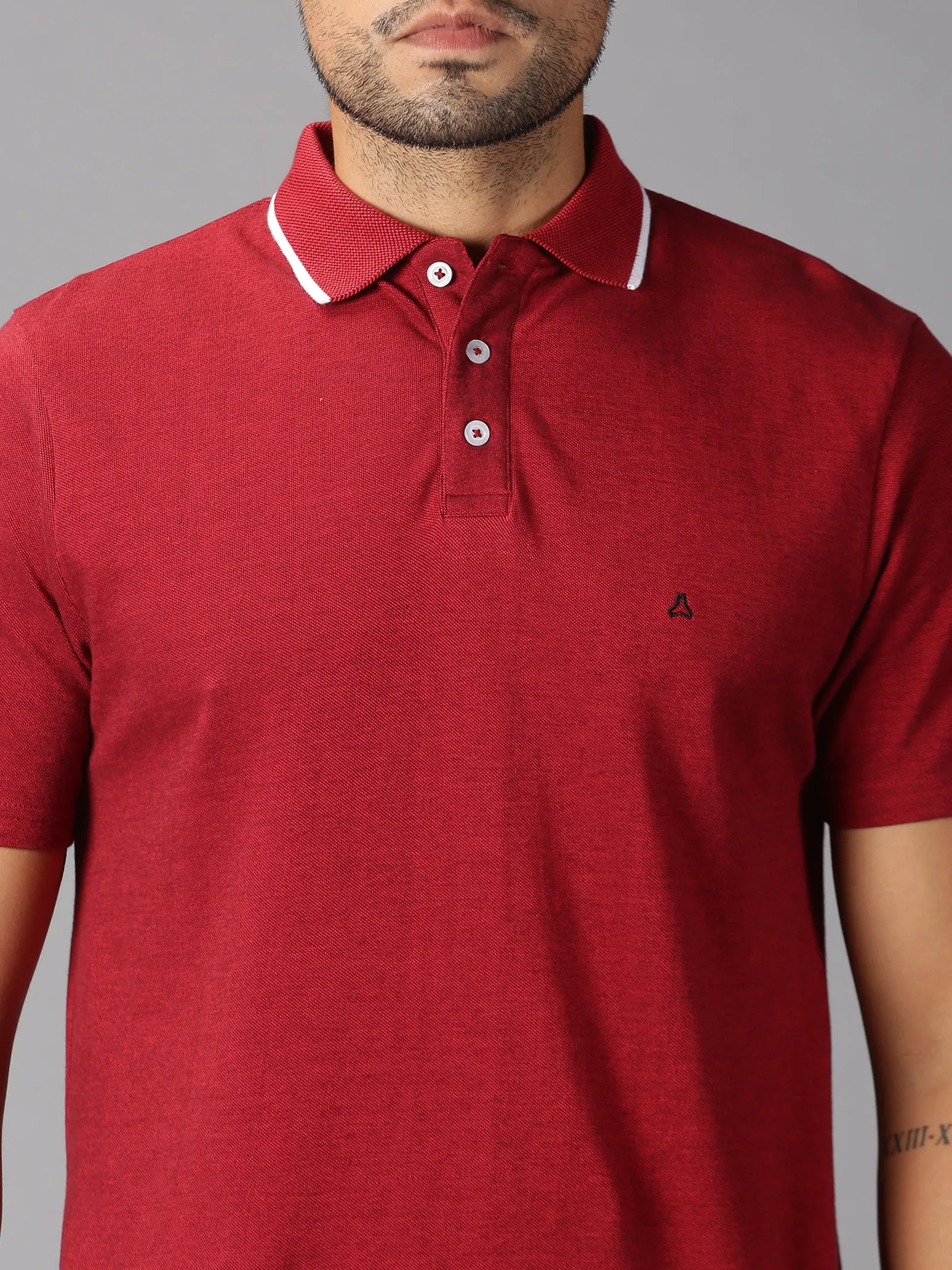 MEN' RED SOLID SLIM FIT T.SHIRT